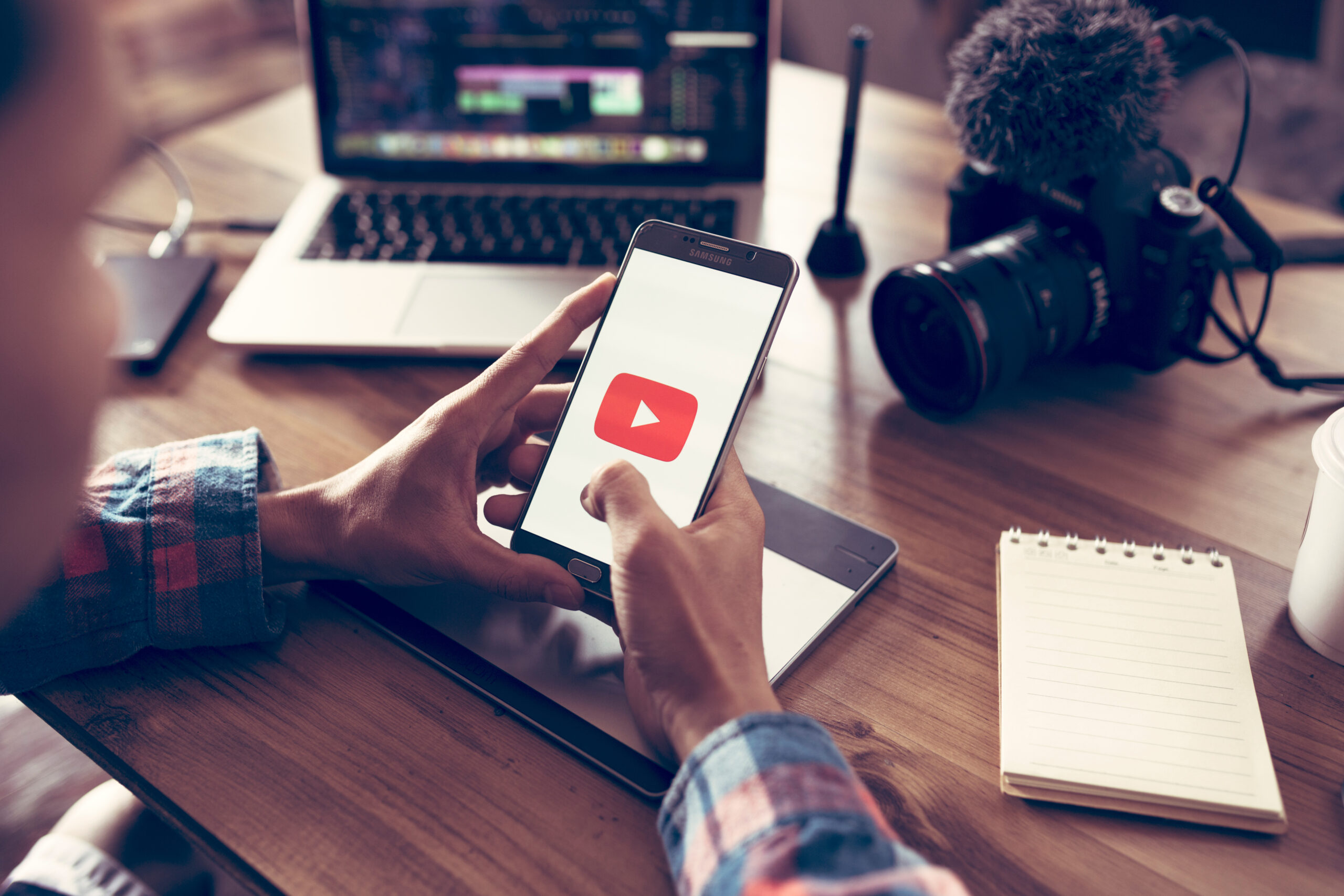 会社でYouTubeチャンネルを始めたい企業様へ ― プロによるYouTubeアドバイス